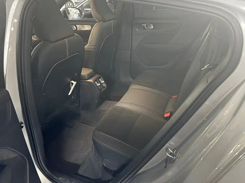 Volvo C40 — миниатюра 6