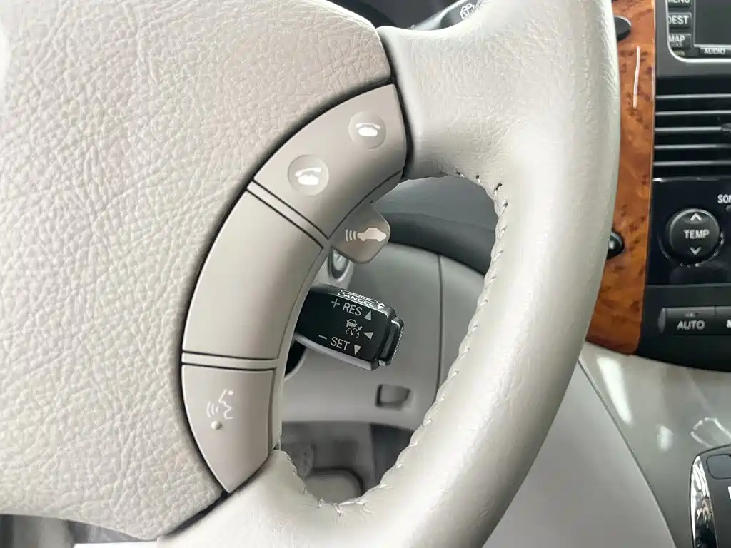 Toyota Sienna — миниатюра 12