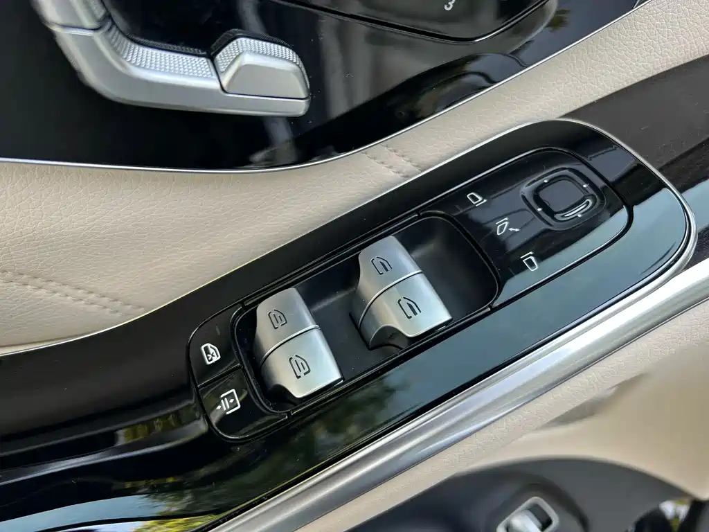 Mercedes-Benz S-Class — миниатюра 12