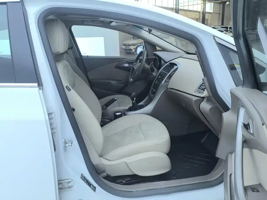 Buick Excelle — миниатюра 8