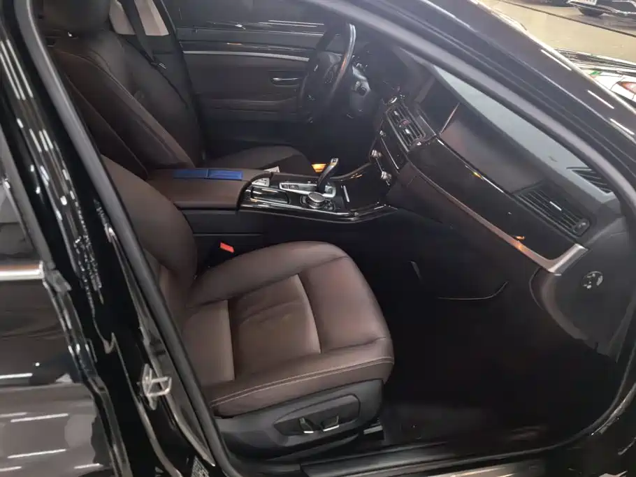 BMW 5 Series — миниатюра 8