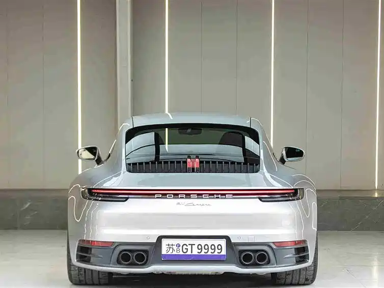 PORSCHE 911