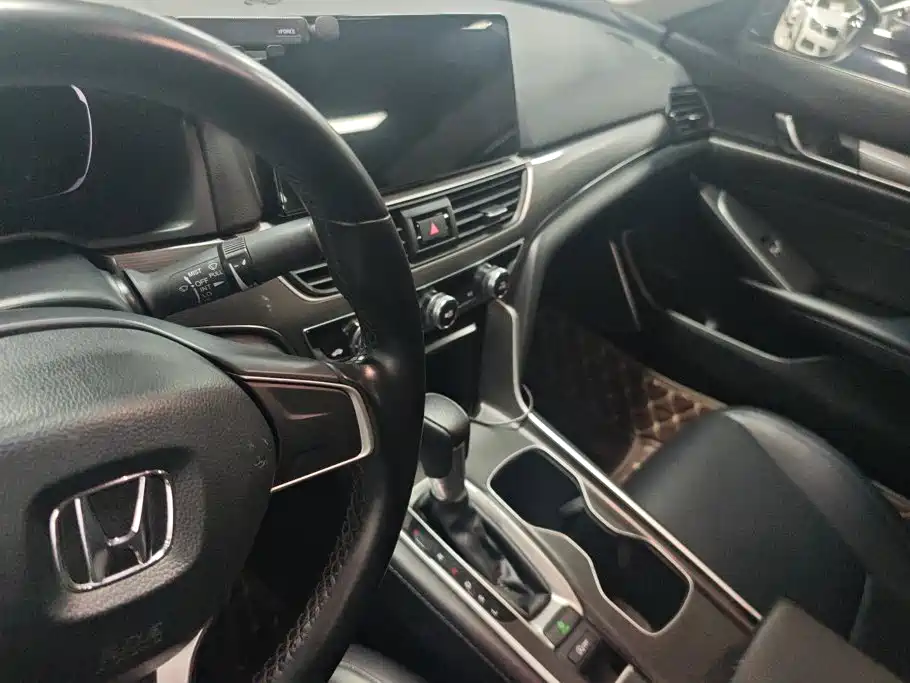 Honda Accord — миниатюра 13