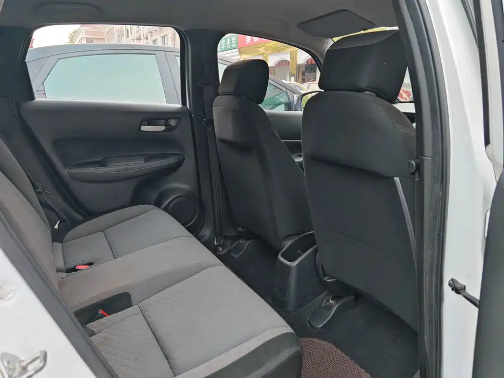 Honda Fit — миниатюра 7