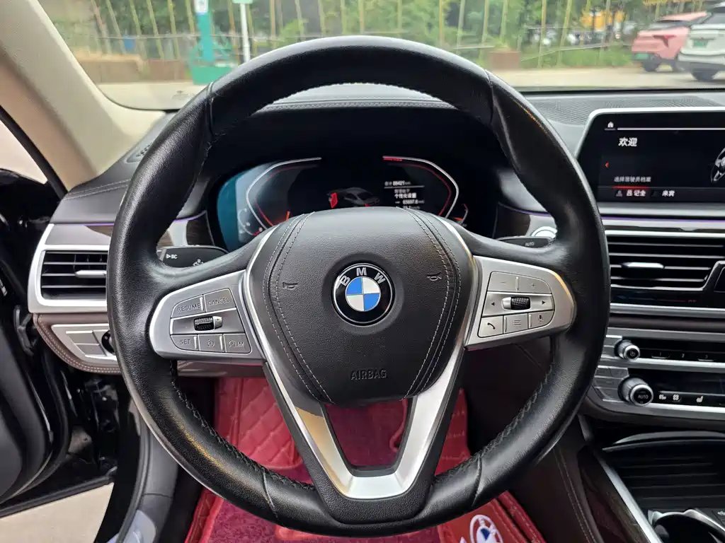 BMW 7 Series — миниатюра 10