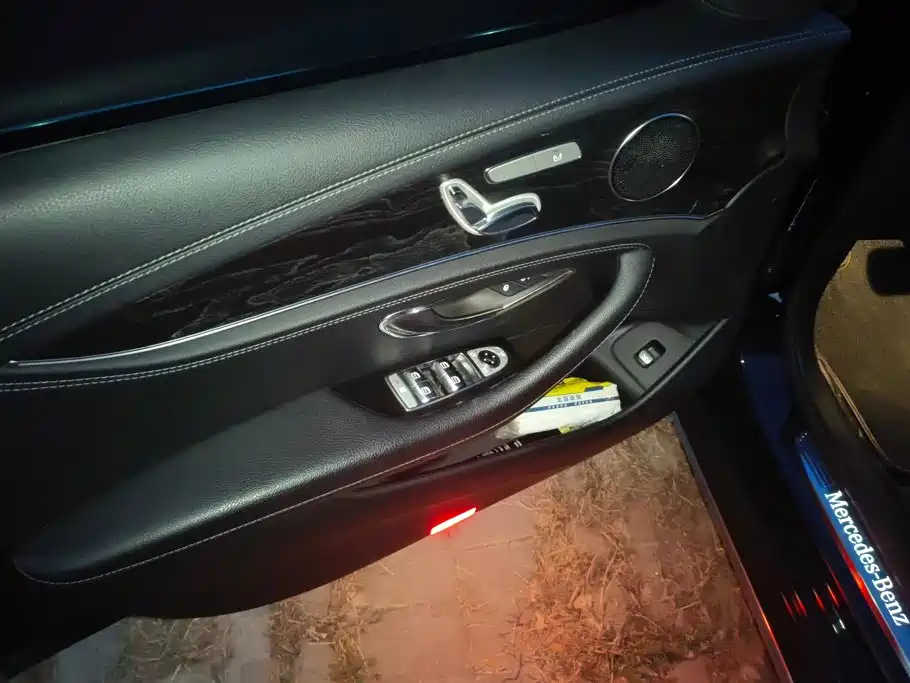 Mercedes-Benz E-Class — миниатюра 7