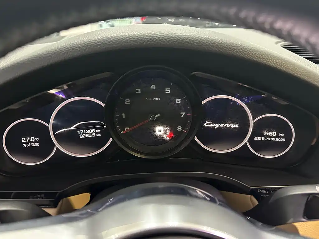 Porsche Cayenne — миниатюра 10
