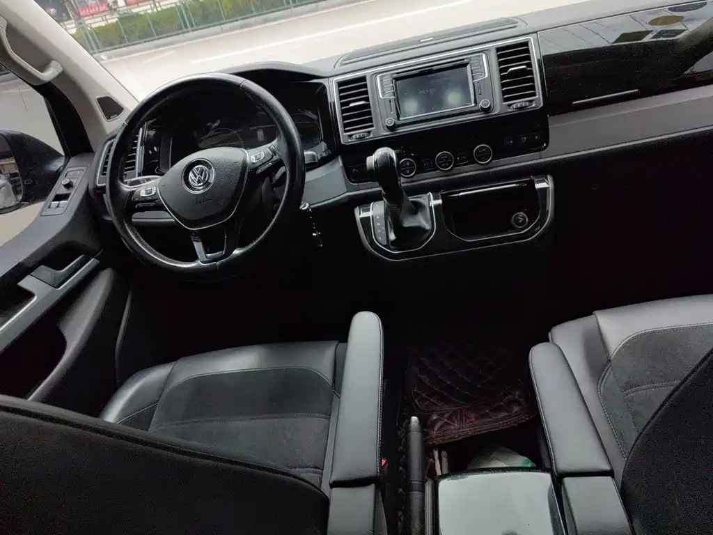 Volkswagen Multivan — миниатюра 6
