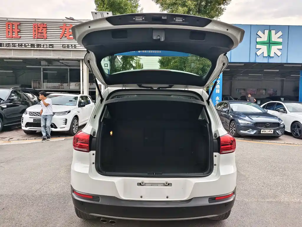 Volkswagen Tiguan — миниатюра 14
