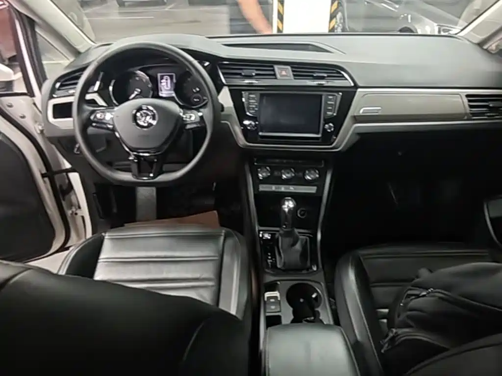 Volkswagen Touran — миниатюра 10