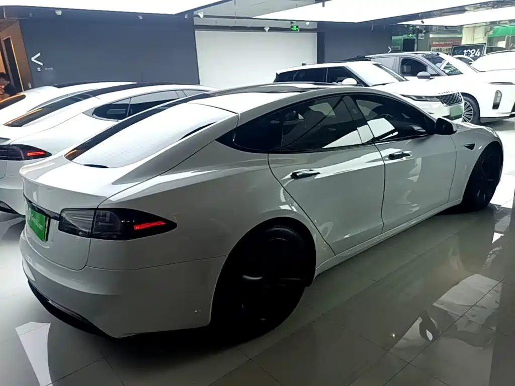 Tesla Model S — миниатюра 5