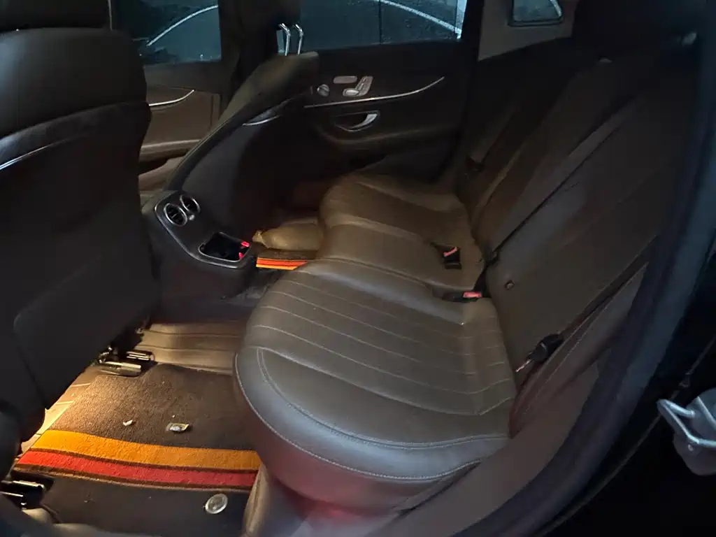 Mercedes-Benz E-Class — миниатюра 5