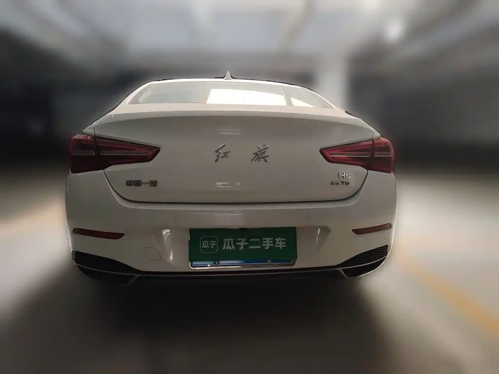 Hongqi Hongqi H5 — миниатюра 3
