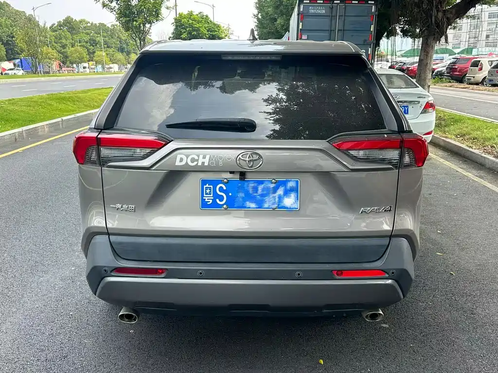 Toyota RAV4 — миниатюра 4