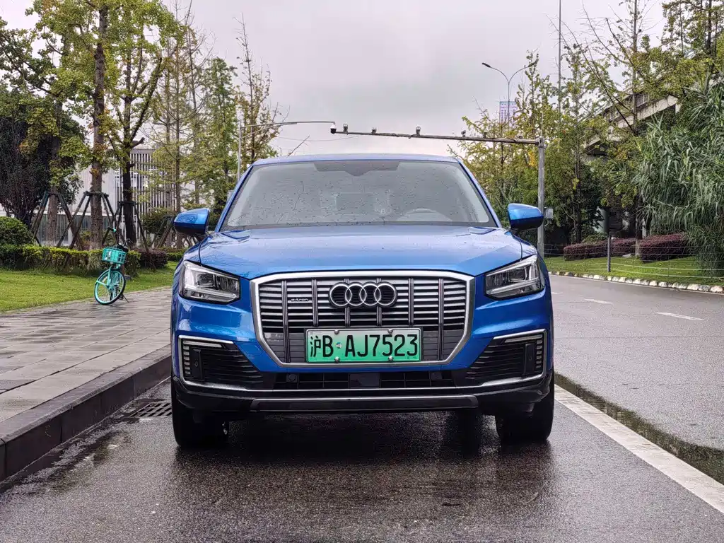 Audi Q2L e-tron — миниатюра 2
