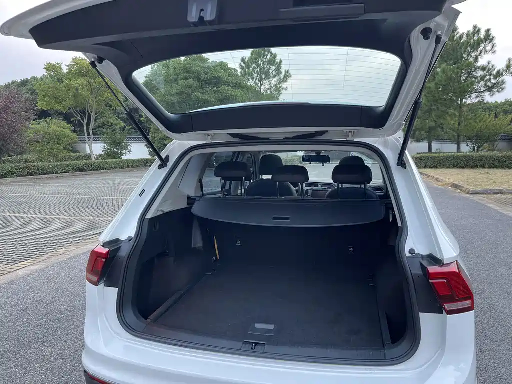 Volkswagen Tiguan L — миниатюра 17