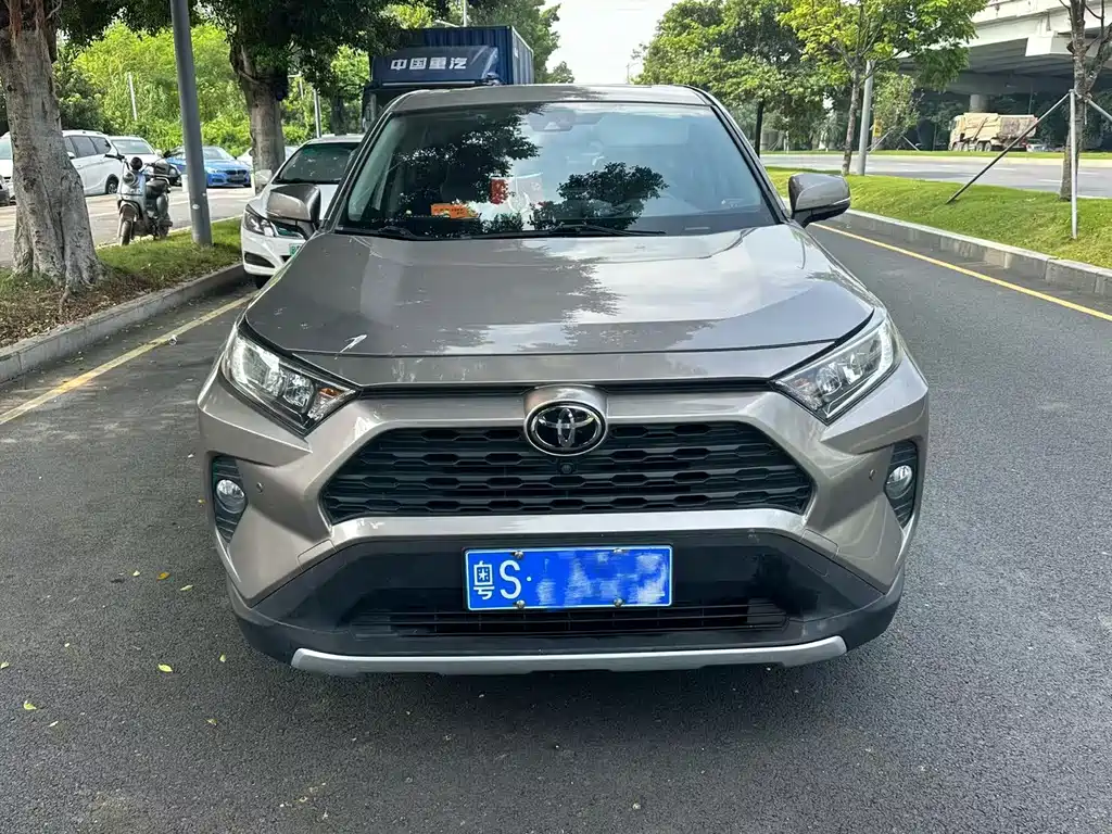 Toyota RAV4 — миниатюра 5