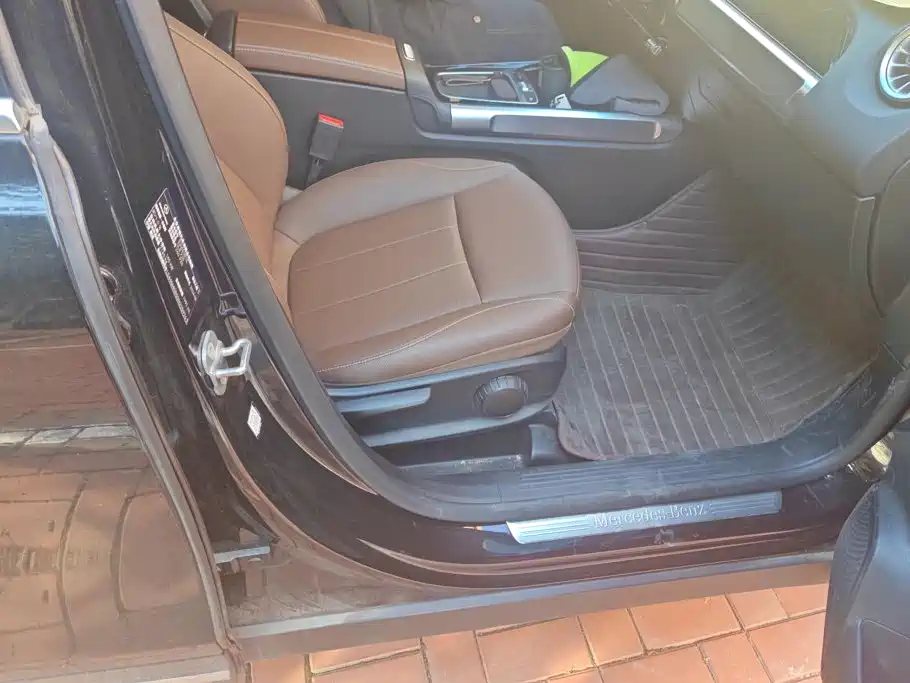 Mercedes-Benz GLB — миниатюра 8