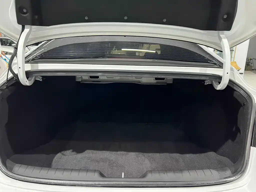 Hyundai Elantra — миниатюра 17
