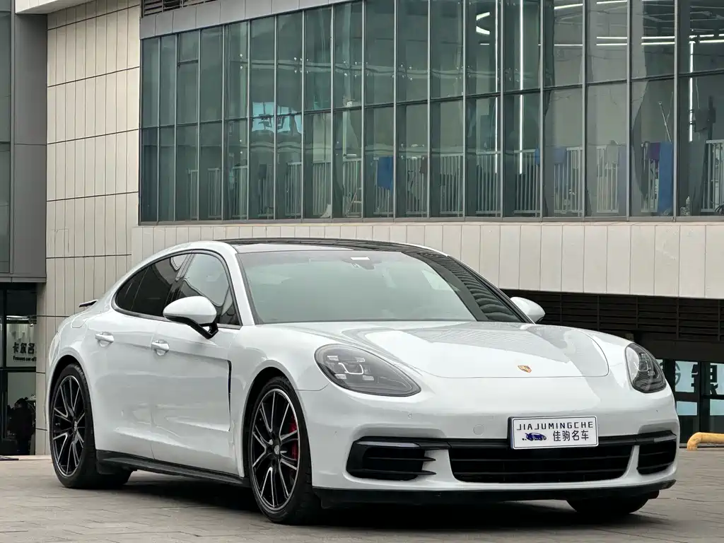 PORSCHE PANAMERA