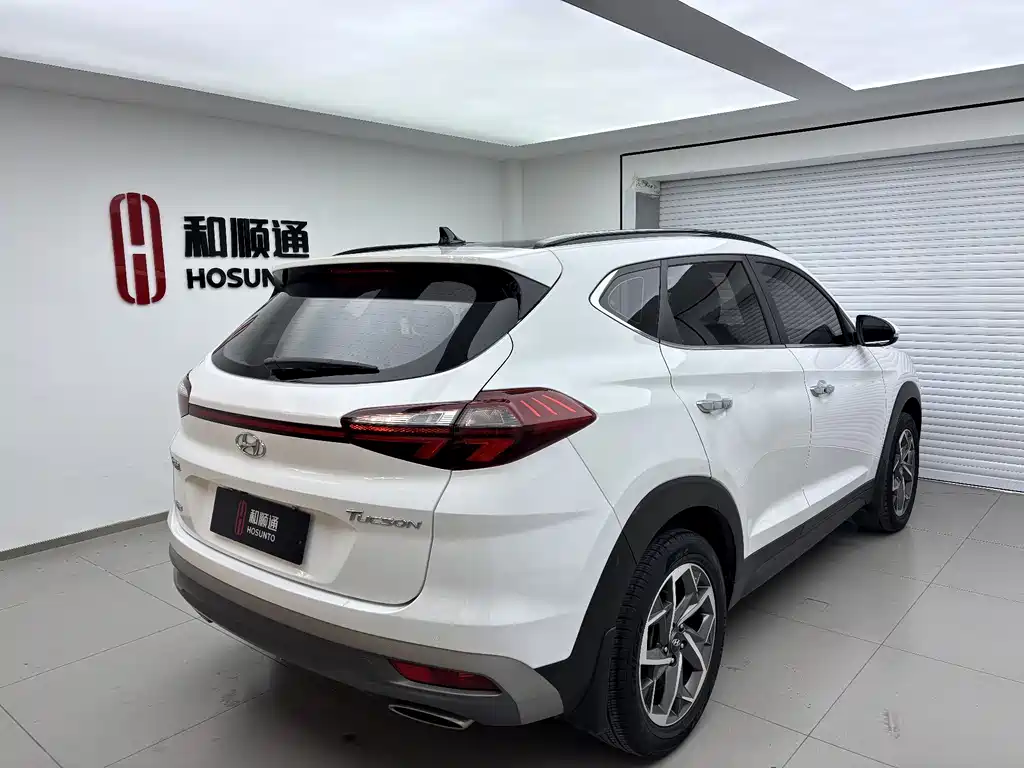 HYUNDAI TUCSON