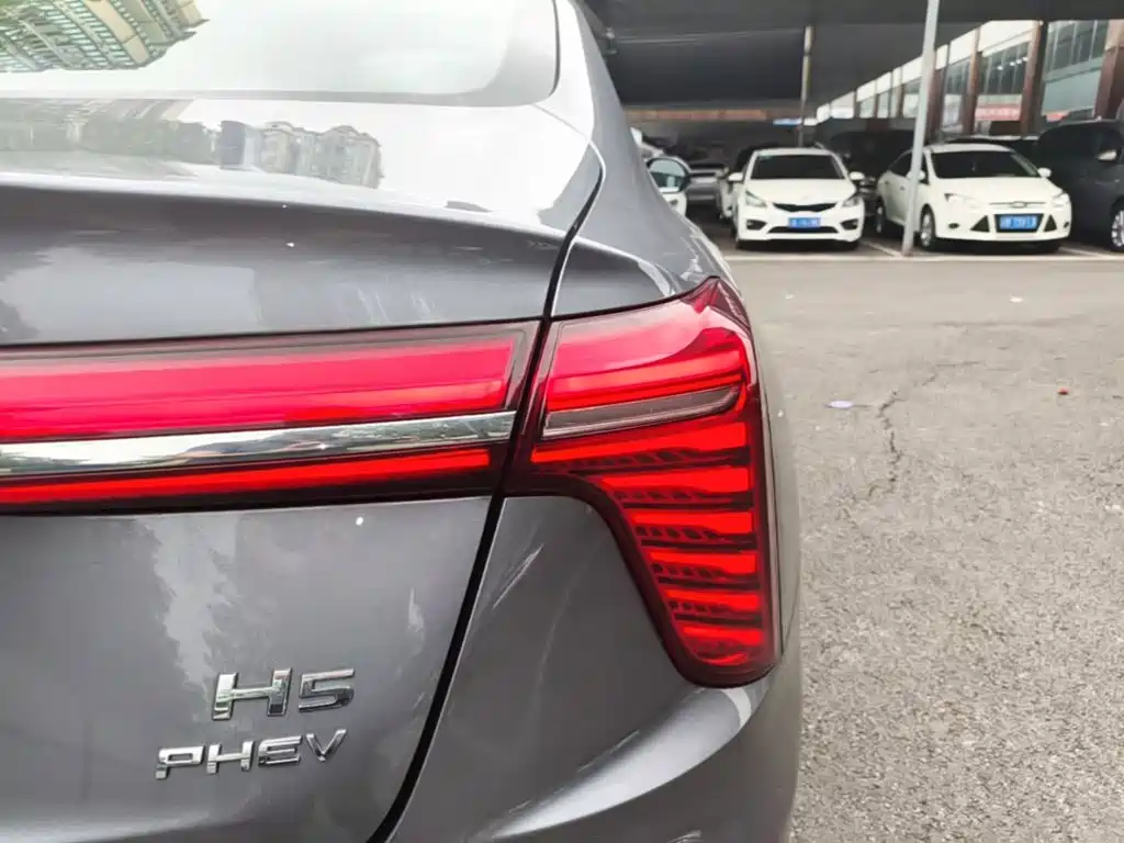 Hongqi Hongqi H5 PHEV — миниатюра 8