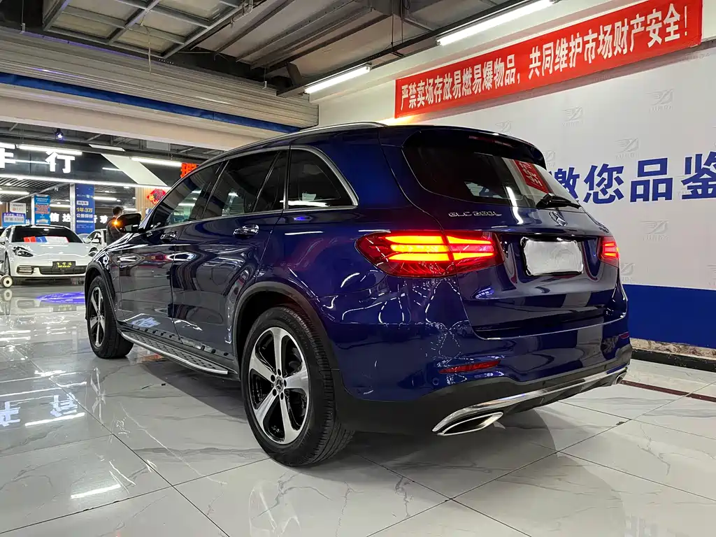 MERCEDES-BENZ GLC