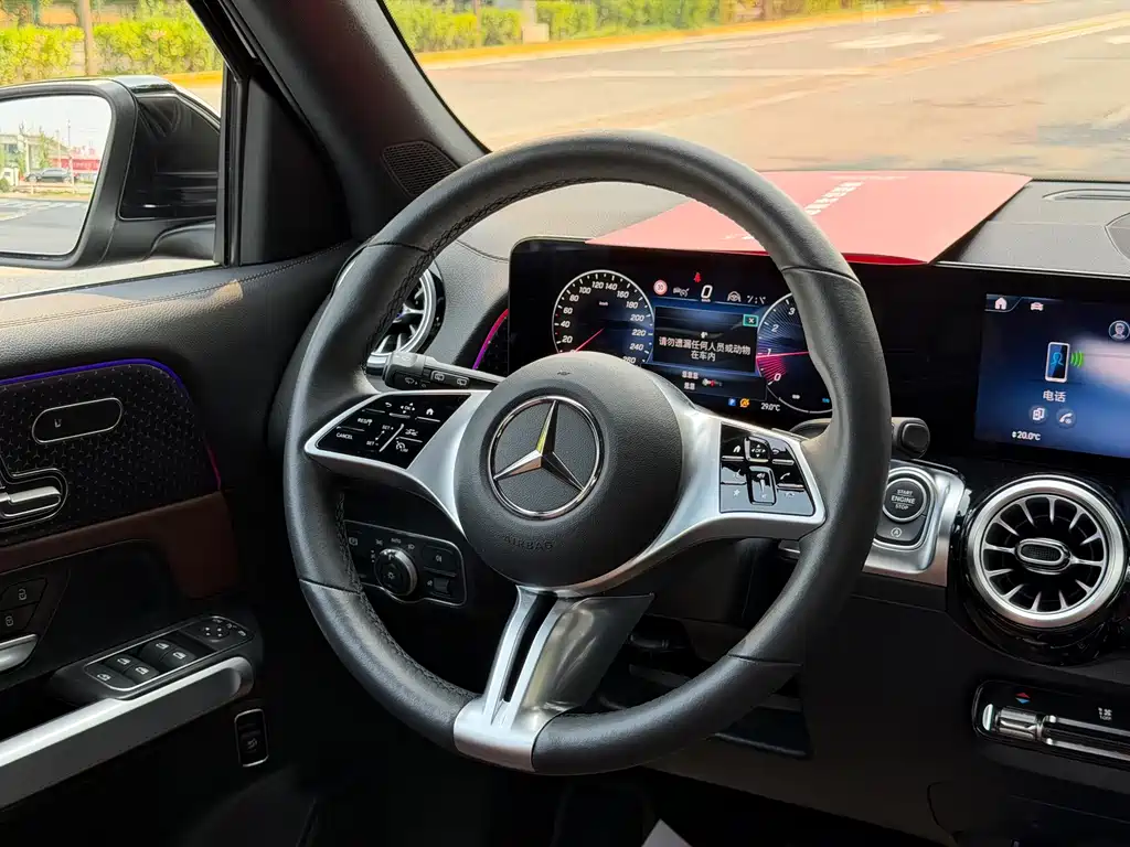 Mercedes-Benz GLB — миниатюра 8