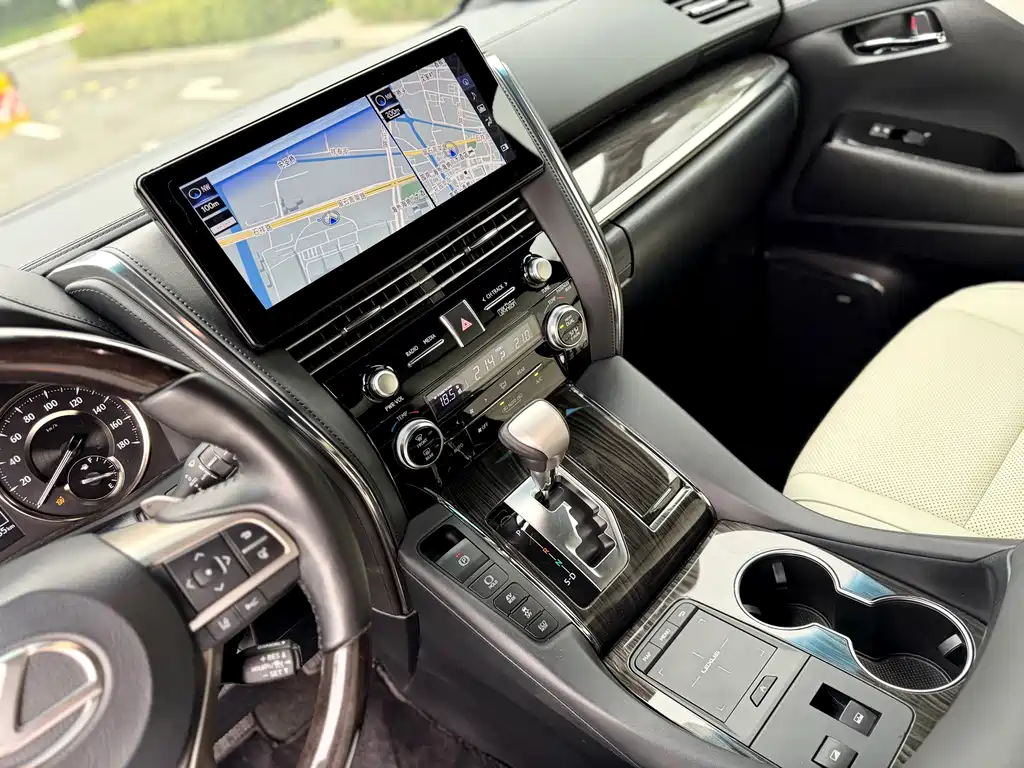 Lexus LM — миниатюра 11