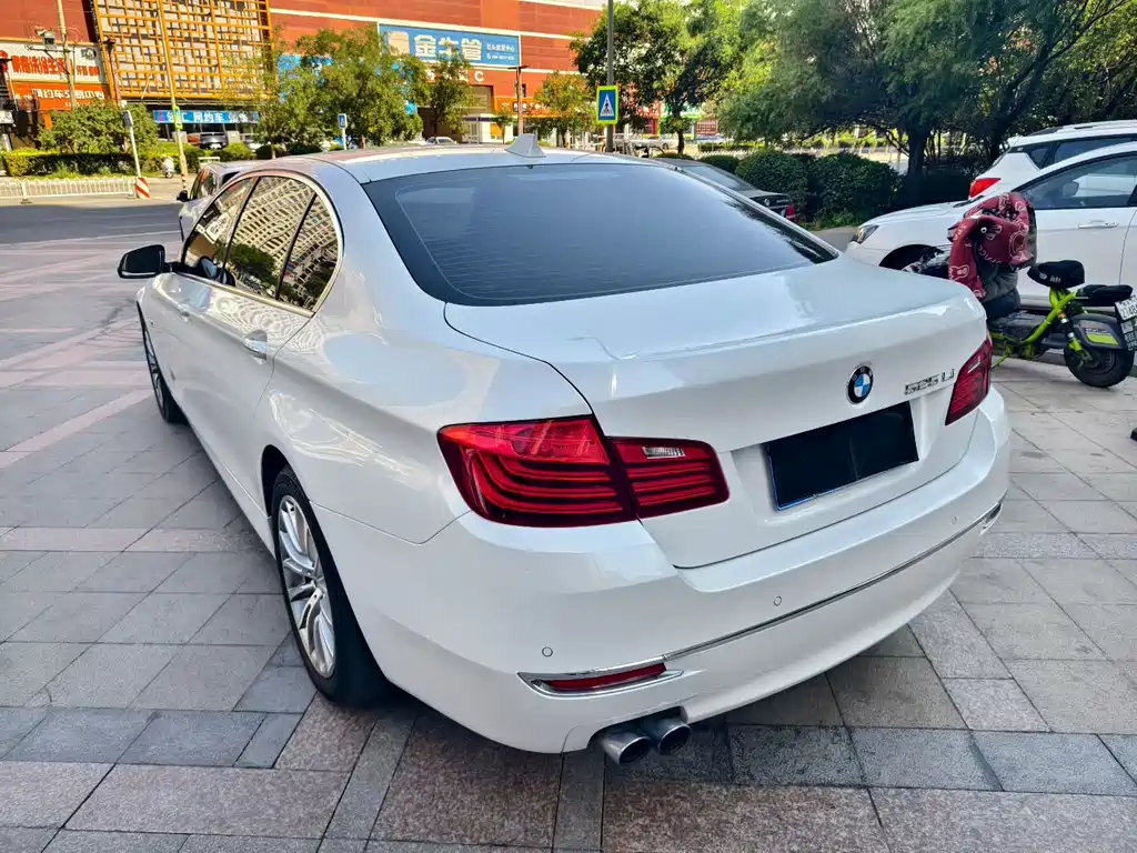 BMW 5 Series — миниатюра 6