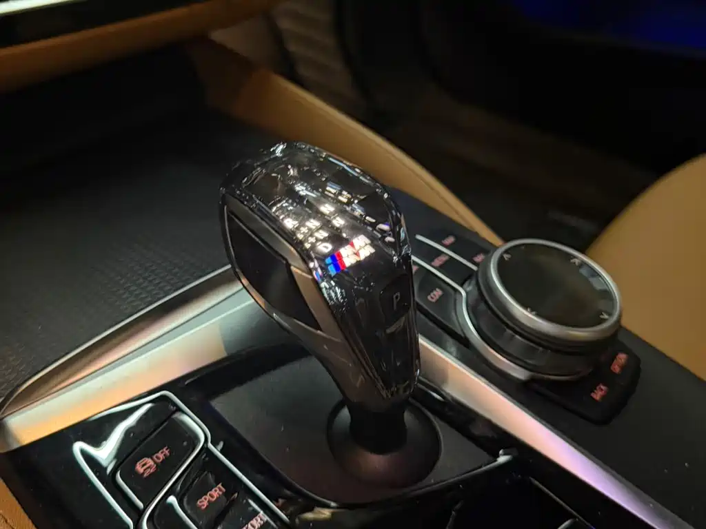 BMW 5 Series (Import) — миниатюра 12