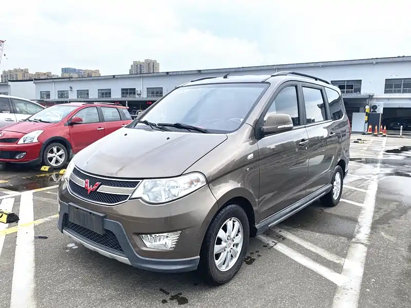 Wuling Hongguang 2015