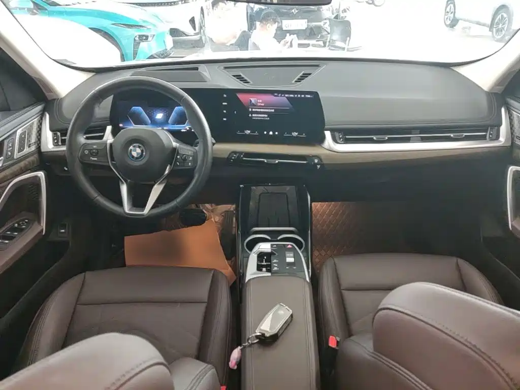 BMW iX1 — миниатюра 10