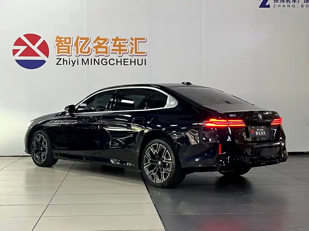 BMW 5 Series — миниатюра 5