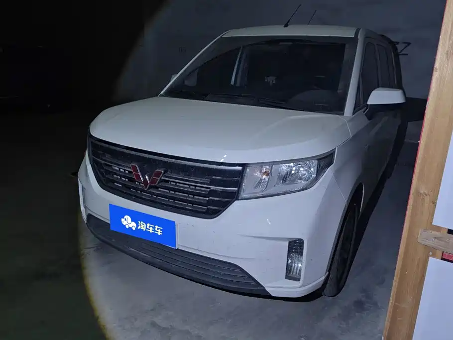 Wuling Hongguang PLUS