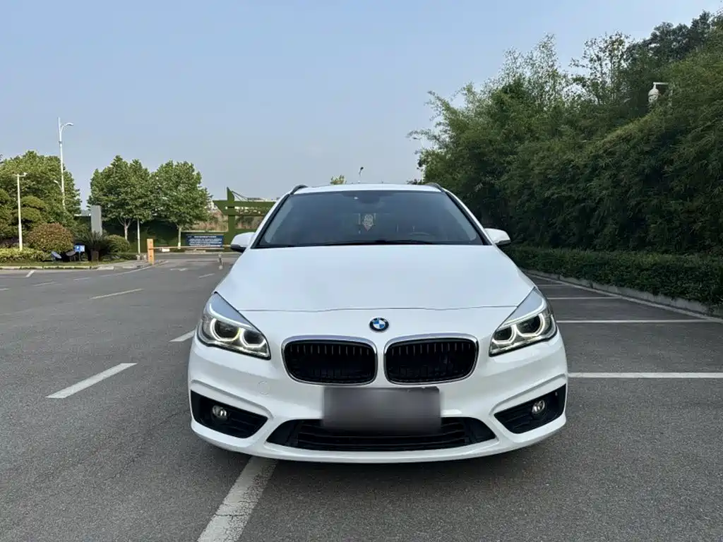 BMW 2 Series Active Tourer — миниатюра 24