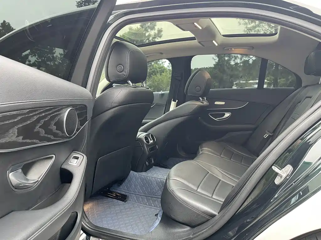 Mercedes-Benz C-Class — миниатюра 9