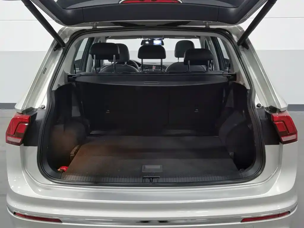 Volkswagen Tiguan L — миниатюра 16