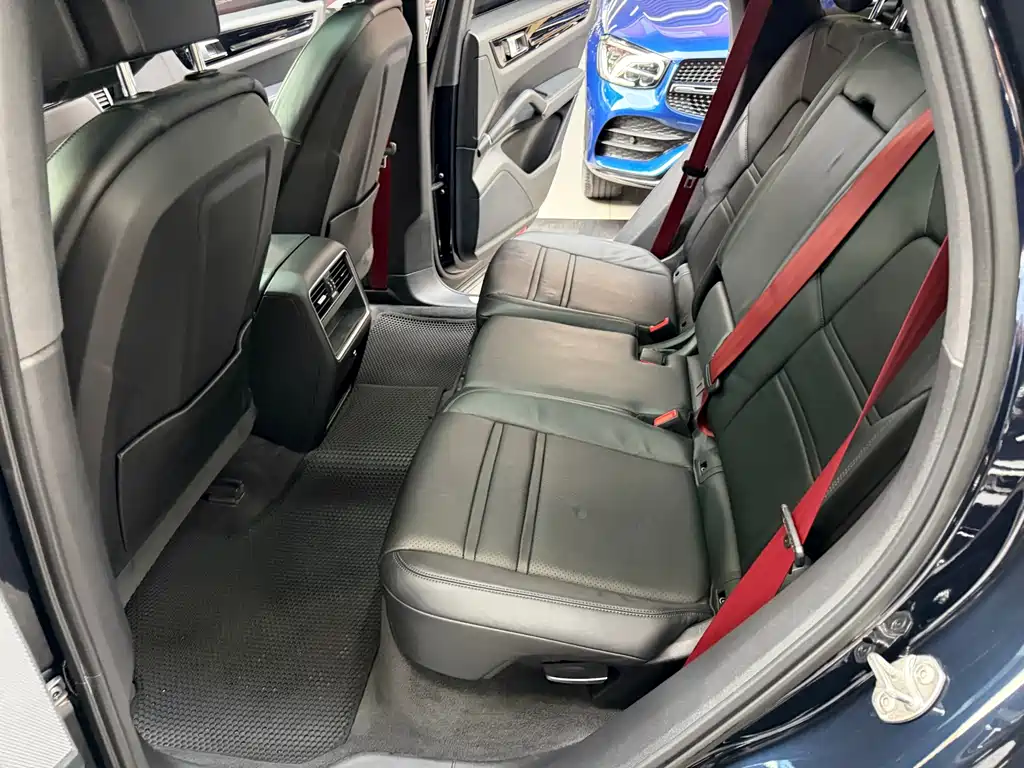 Porsche Cayenne — миниатюра 17