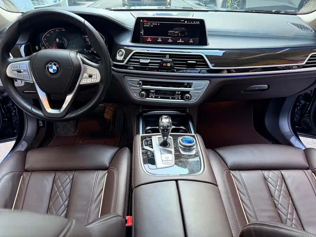 BMW 7 Series — миниатюра 24