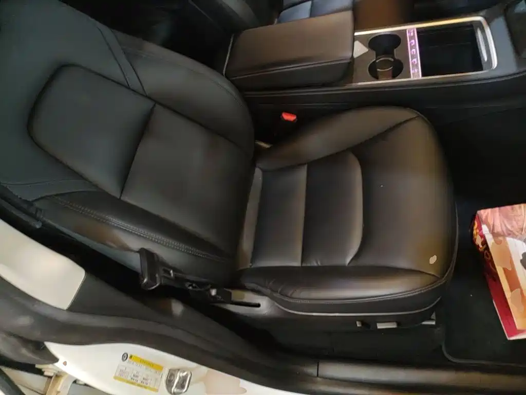 Tesla Model Y — миниатюра 25