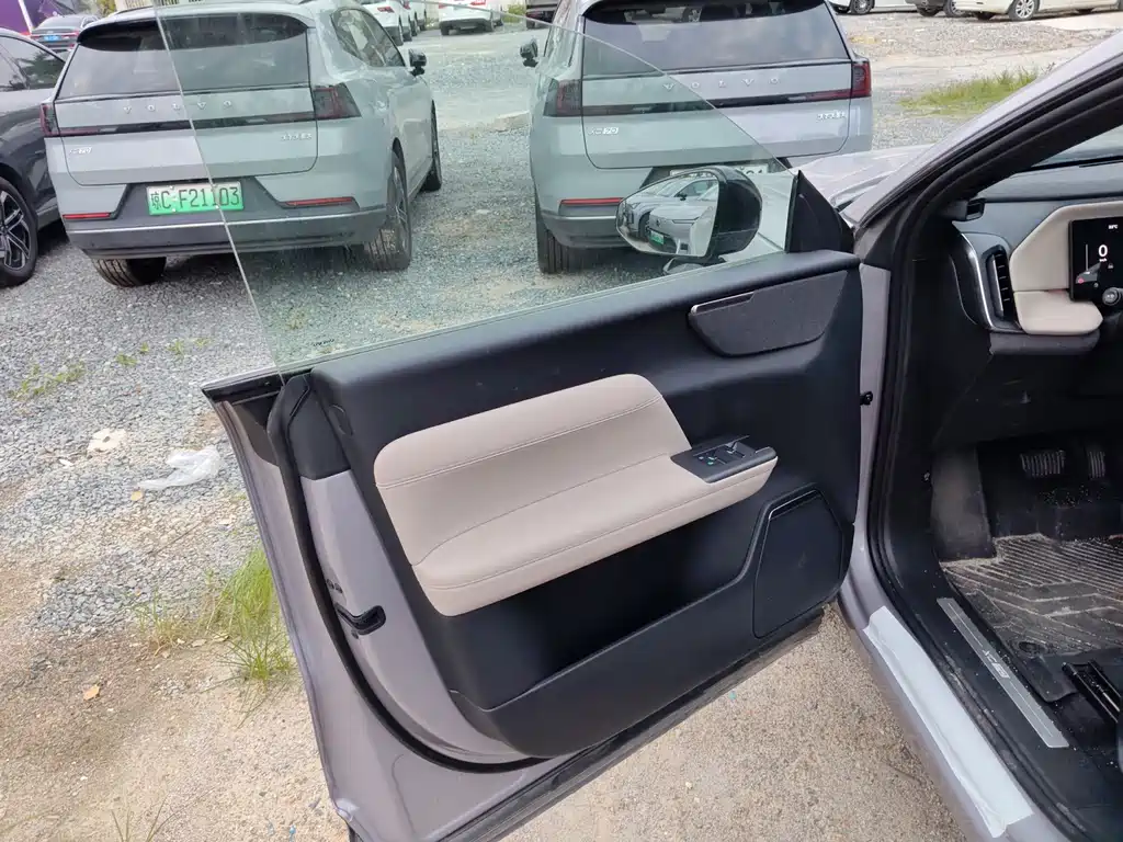Volvo гибрид Volvo XC70 plug-in — миниатюра 3