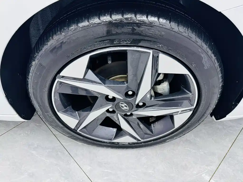 Hyundai Elantra — миниатюра 16