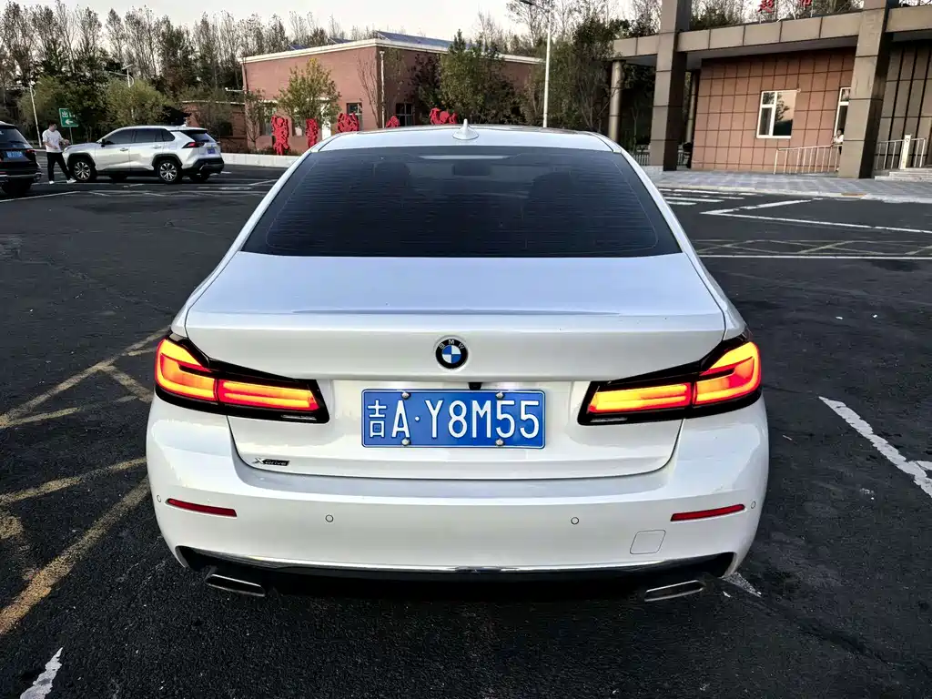 BMW 5 Series — миниатюра 6