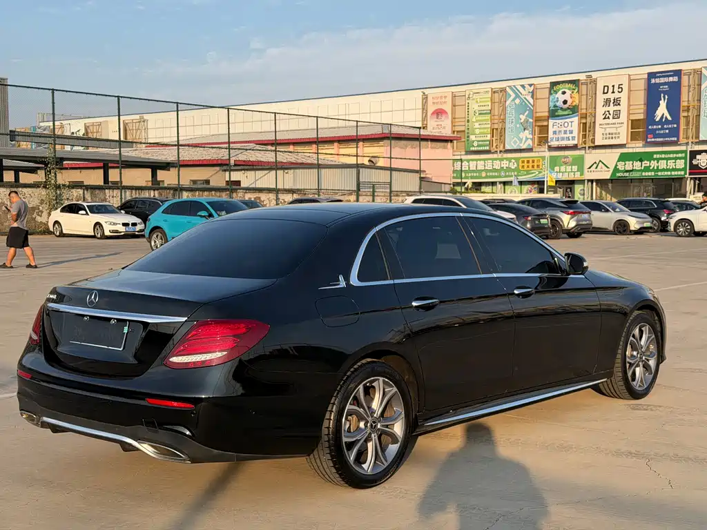Mercedes-Benz E-Class — миниатюра 6
