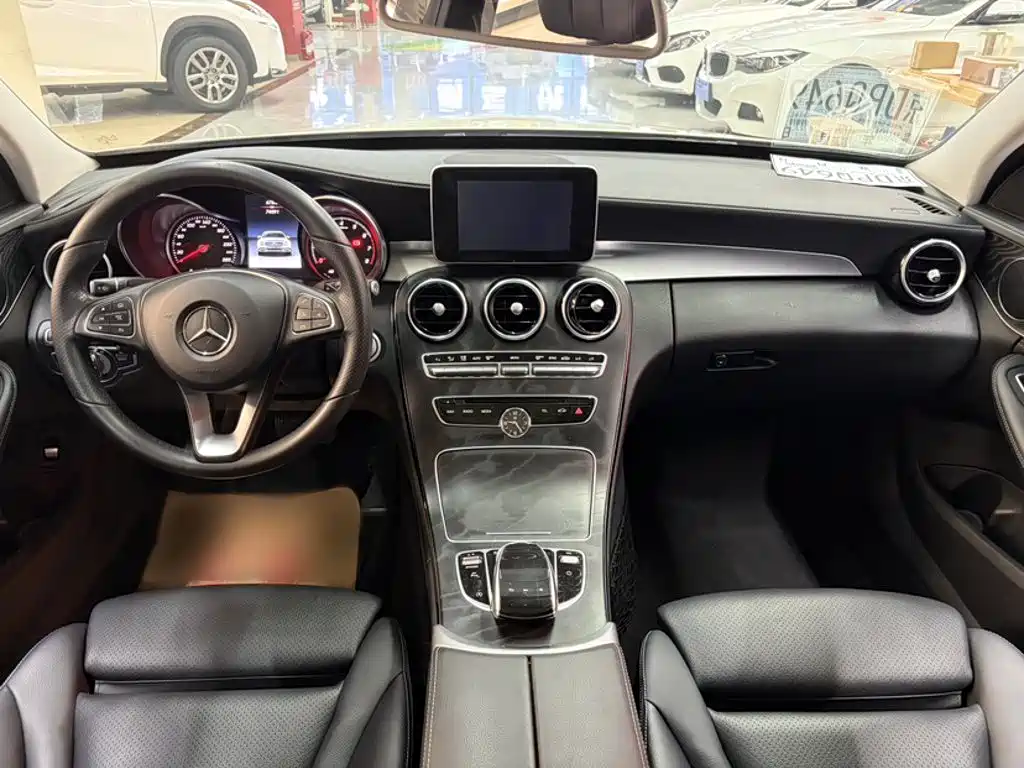 Mercedes-Benz C-Class — миниатюра 9