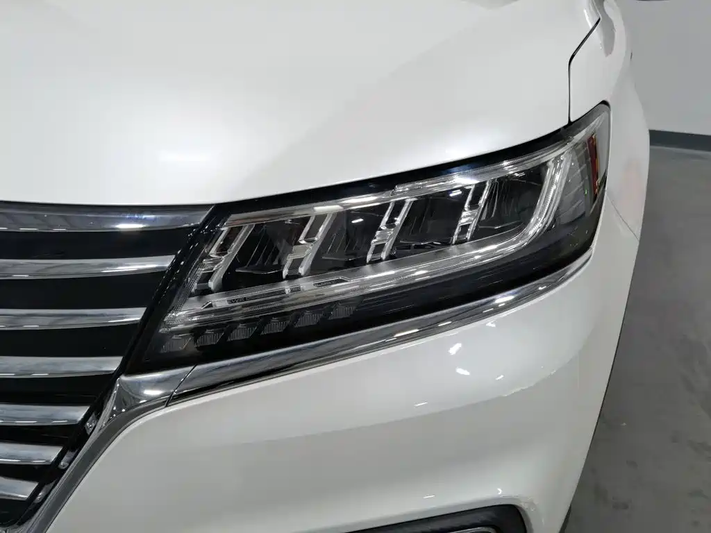 Roewe RX5 New Energy — миниатюра 7
