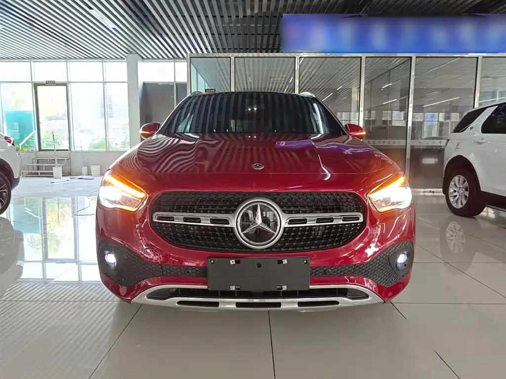 MERCEDES-BENZ  GLA
