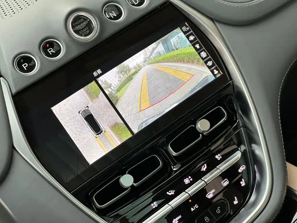 Aston Martin DBX — миниатюра 18
