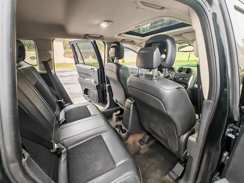 Jeep Compass (Import) — миниатюра 14